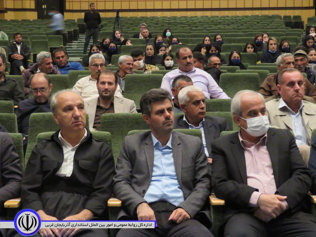فرماندار مهاباد: نظام توجه ویژهای به مشکلات کارگران دارد