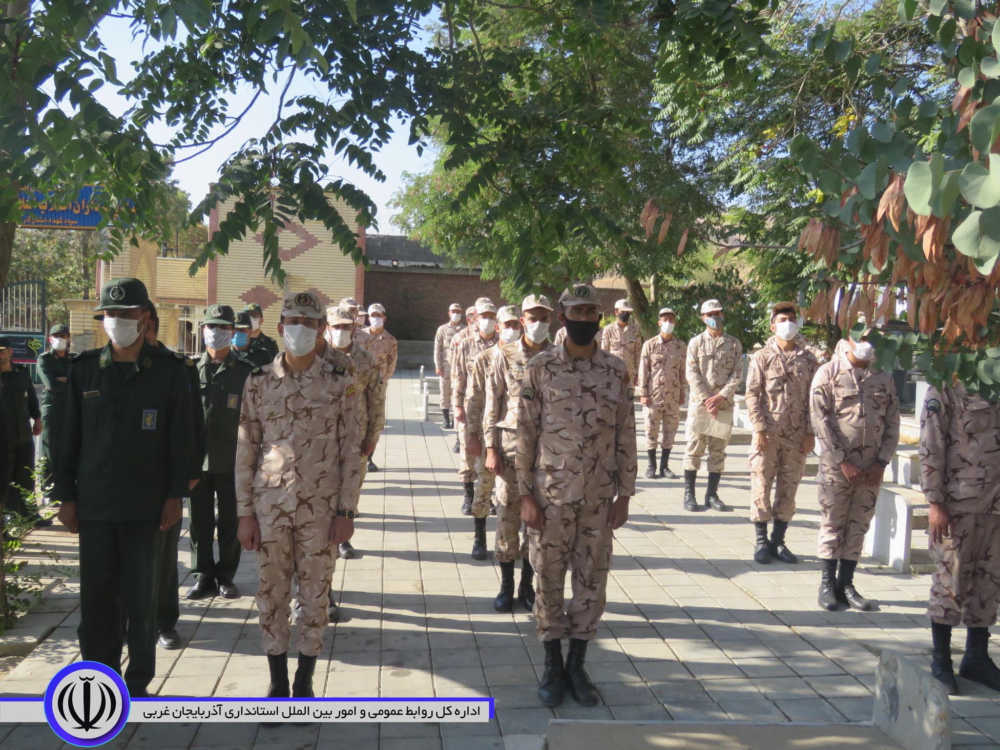 گلزار شهدای مهاباد غبارروبی و عطرافشانی شد