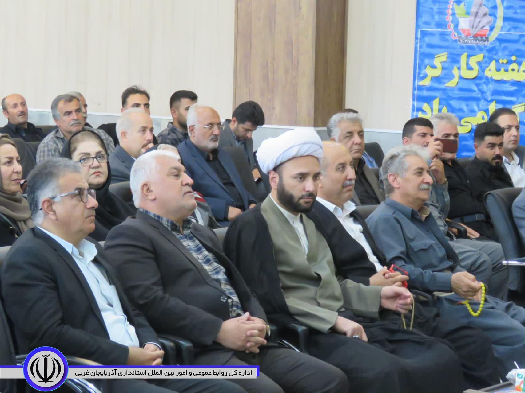 فرماندار مهاباد: حمایت از کارگران رونق تولید و بهره روری را ارتقا میدهد
