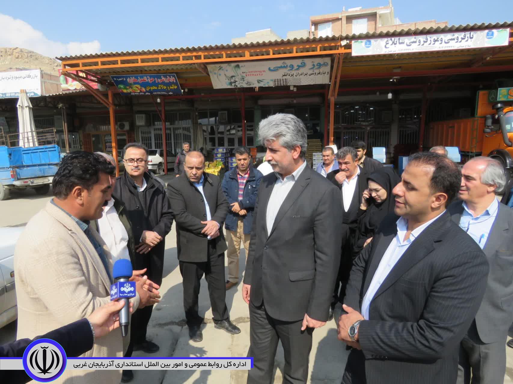 بازدید مسوولان شهرستان از میدان میوه و تره بار مهاباد