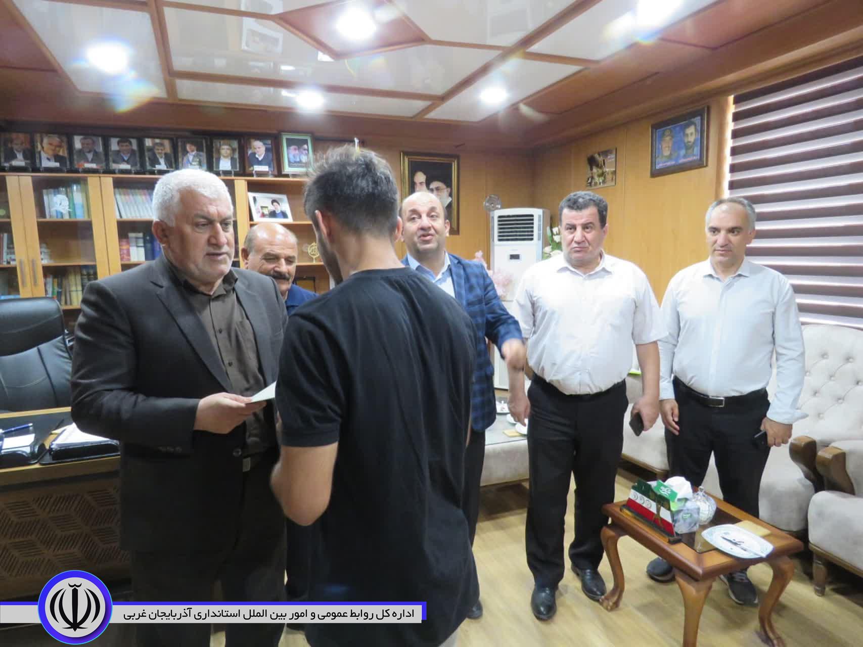 قهرمانان وزنهبرداری در مهاباد مورد تجلیل قرار گرفتند