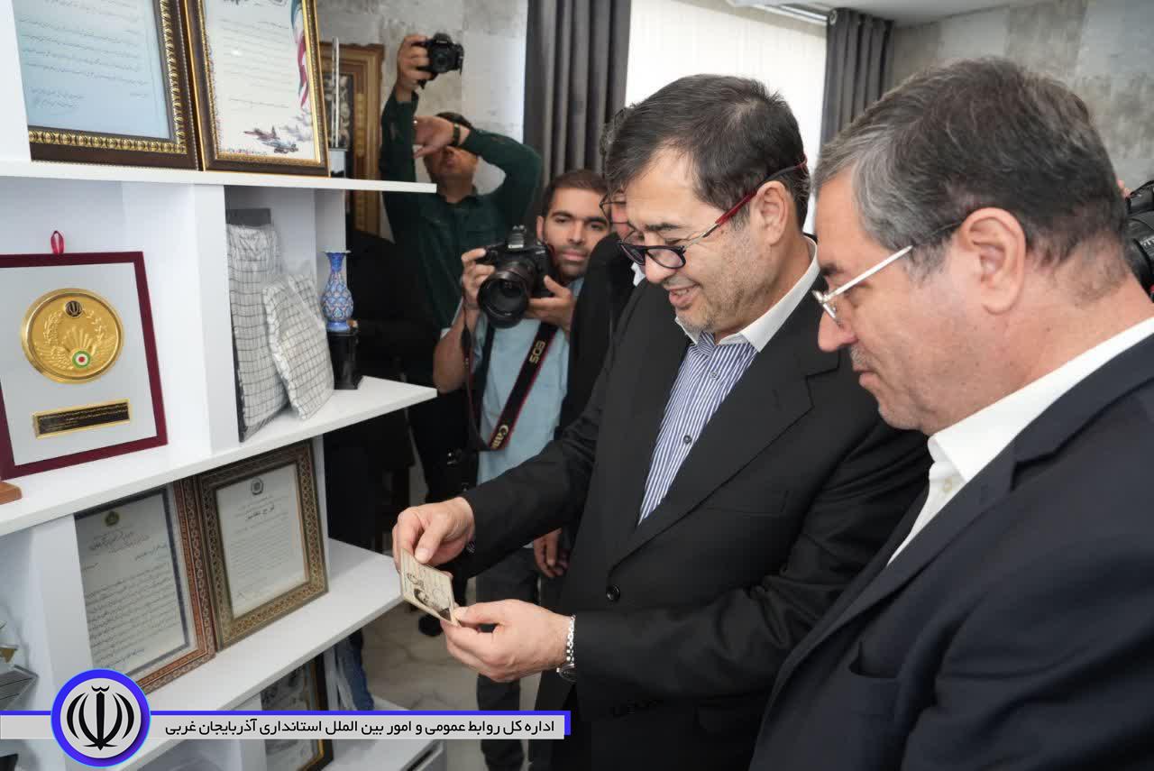 دیدار وزیر ورزش و جوانان و استاندار آذربایجان‌غربی با خانواده شهید حیدری