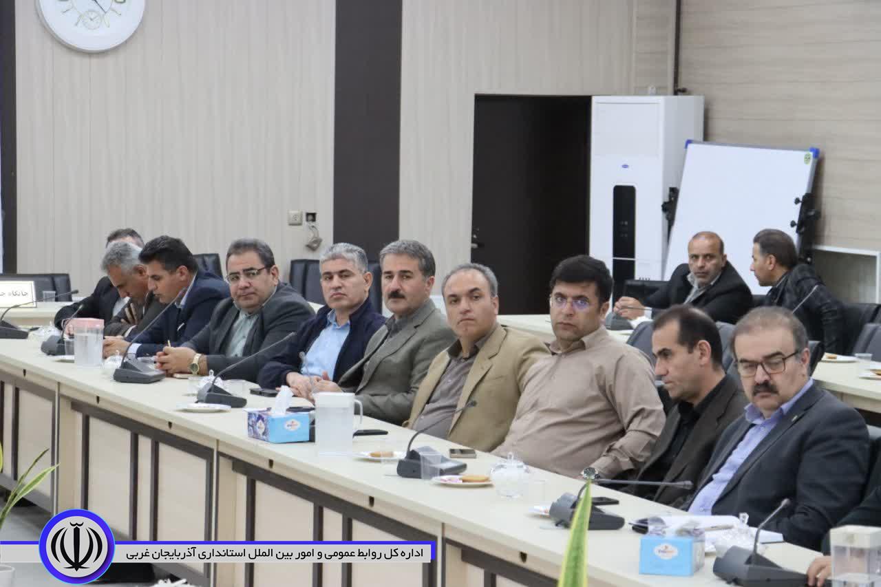 اولین جلسه شورای اداری مهاباد برگزار شد