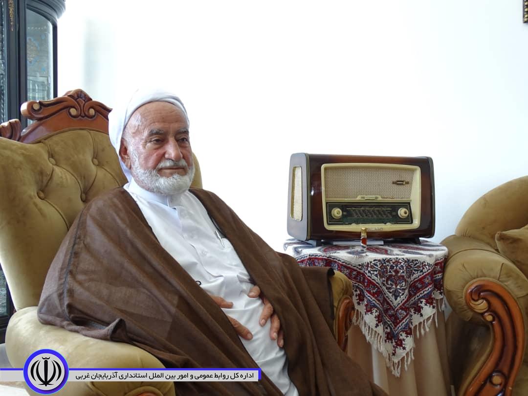 حضور فرماندار مهاباد در منزل حاج ماموستا ملا قادر سهرابی امام جمعه فقید شهرستان