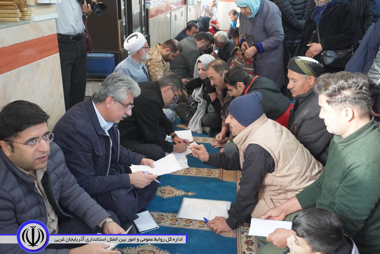 دیدار صمیمی مسئولین شهرستان با جمعی از شهروندان منطقه پشت تپ