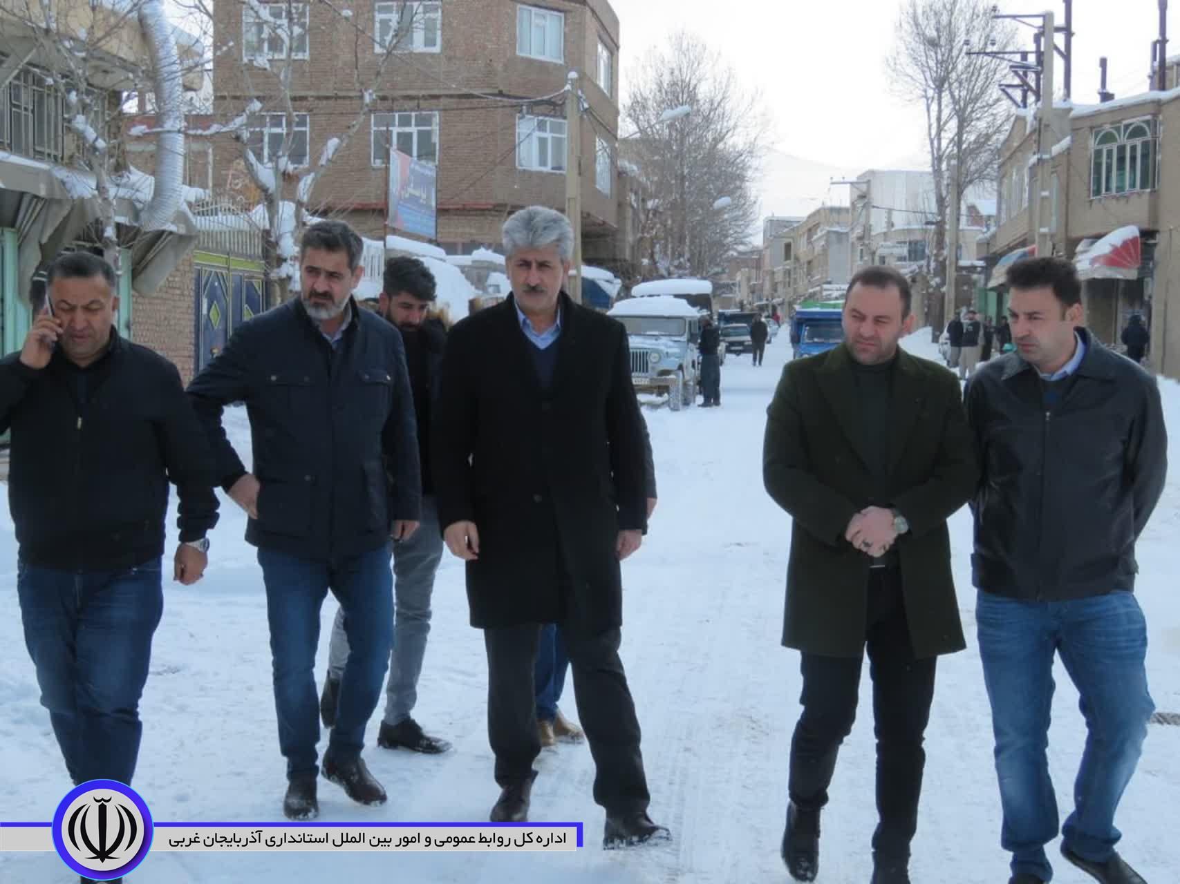 بازدید سرپرست فرمانداری مهاباد از عملیات برفروبی در سطح شهر