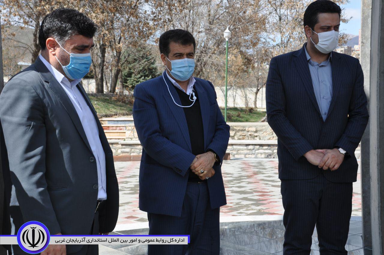غبار روبی مزار شهدای گمنام دانشگاه آزاد اسلامی واحد مهاباد