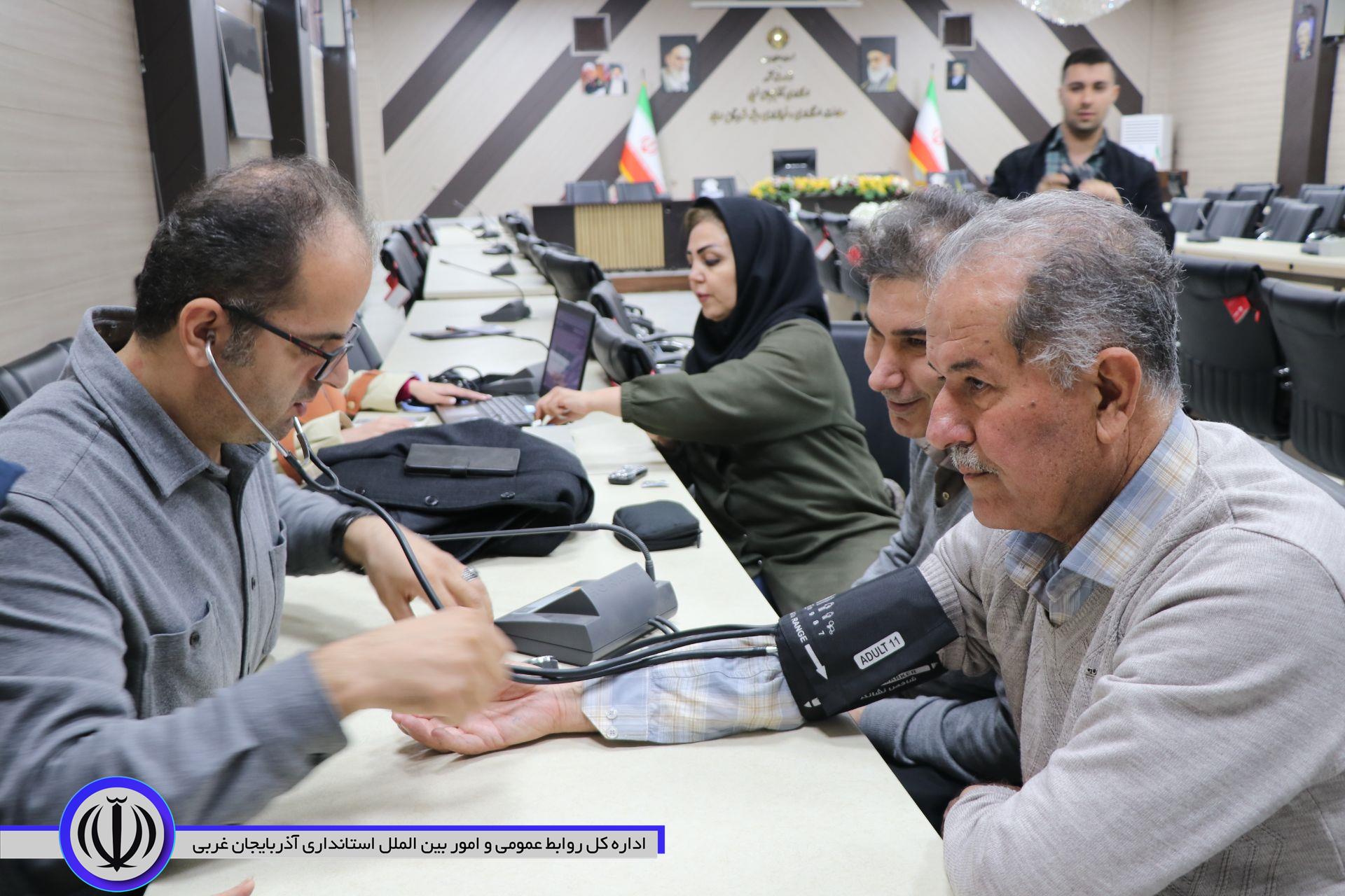 پایش سلامت کارمندان مهاباد در هفته ملی سلامت مردان