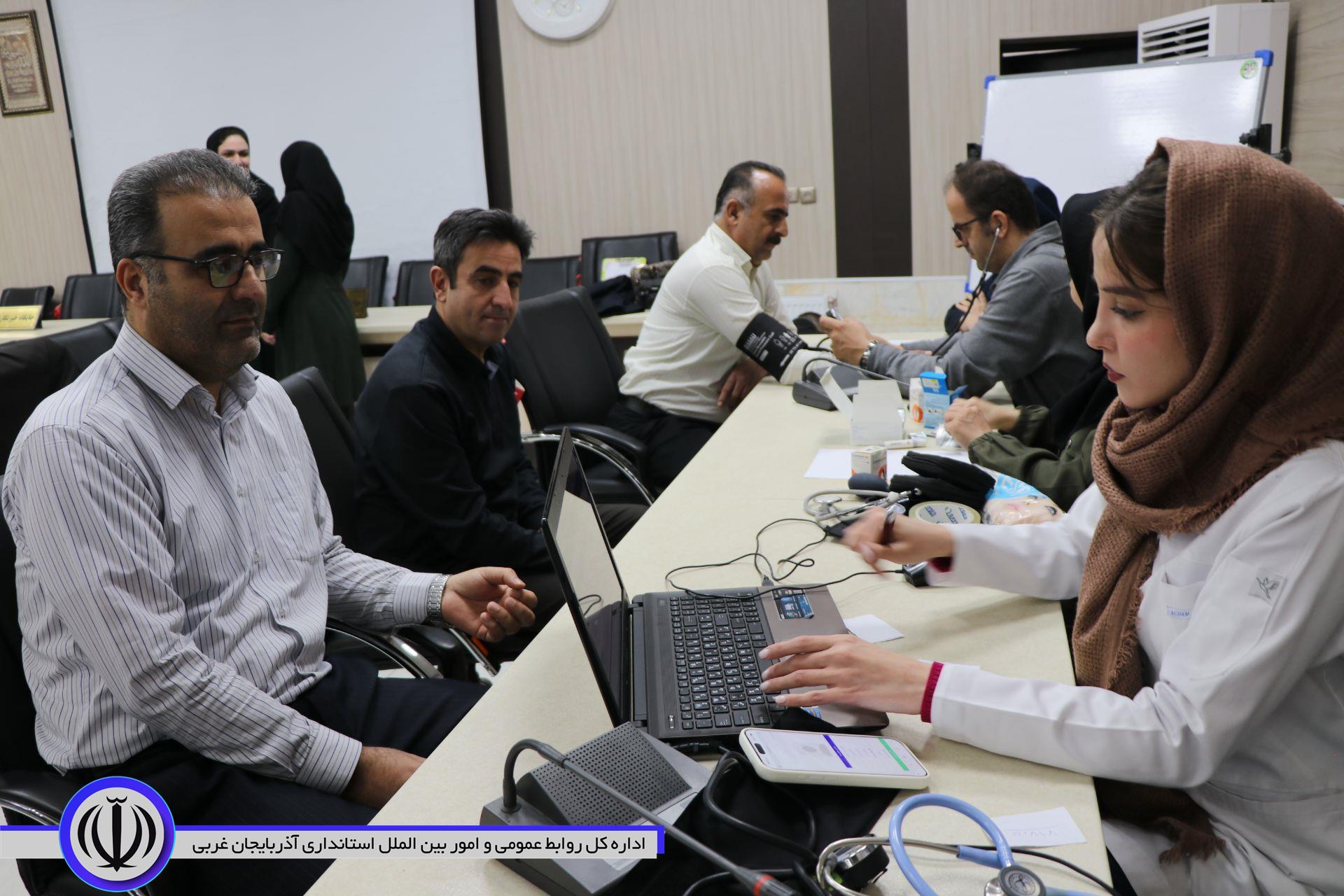 پایش سلامت کارمندان مهاباد در هفته ملی سلامت مردان