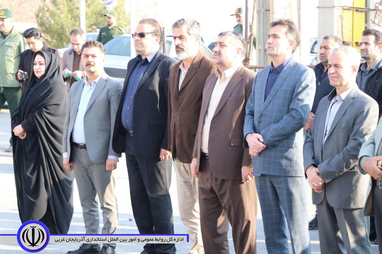 گلباران مزار شهدای مهاباد به مناسبت سالگرد تشکیل بسیج