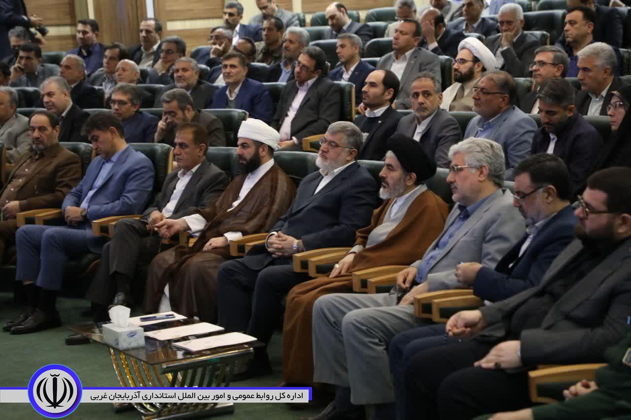روند توسعه و آبادانی در آذربایجانغربی شتاب یافته است / زمینه حضور و مشارکت مردم در حوزههای مختلف و به ویژه اقتصادی فراهم شده است / خنثی سازی تحریمها با افزایش تولید ممکن خواهد شد