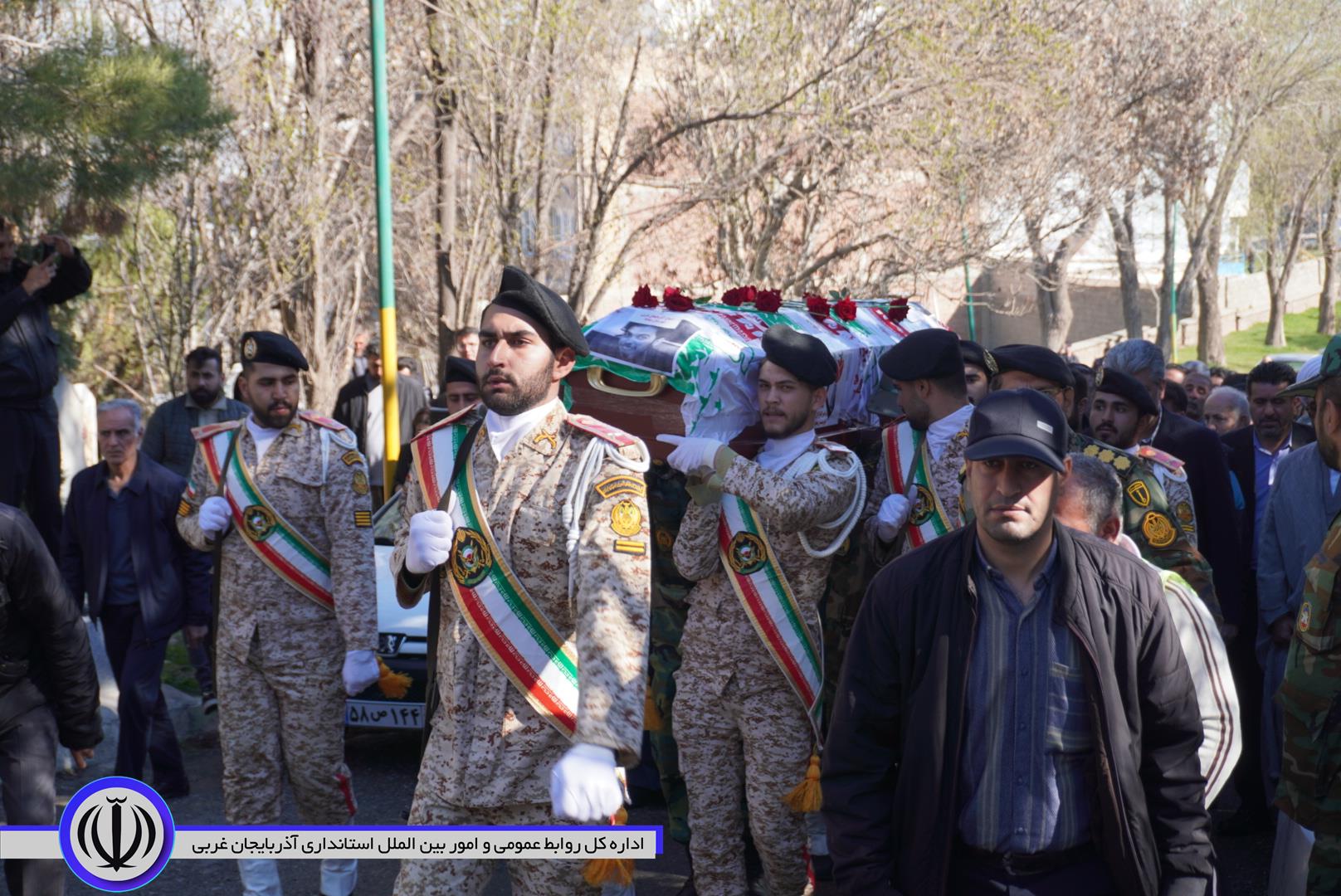 پیکر سرباز شهید مهابادی به خاک سپرده شد