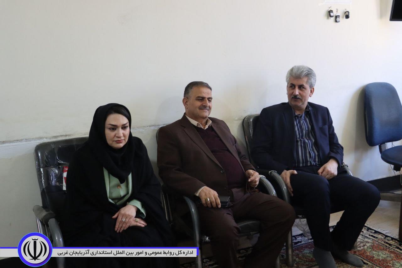 بازدید میدانی سرپرست فرماندار ویژە شهرستان از نمایشگاه صنایع دستی، پایگاه هلال احمر و آتشنشانی مهاباد
