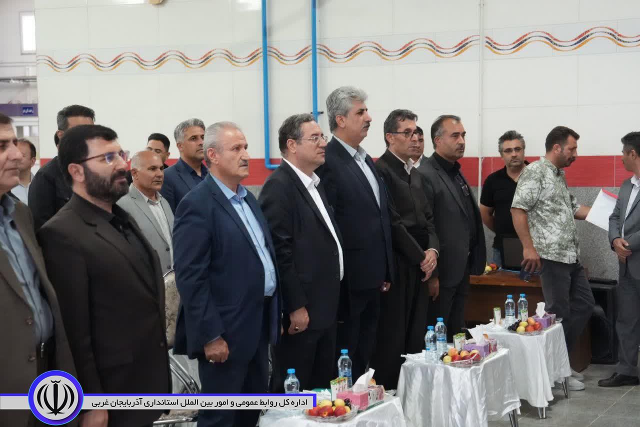 بازدید استاندار آذربایجان‌غربی از مجتمع زنجیره‌ای هما مرغ مهاباد