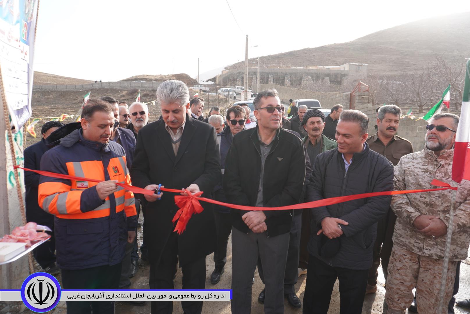 700 میلیارد ریال پروژه‌های آموزشی، راهداری و عمرانی در مهاباد افتتاح شد