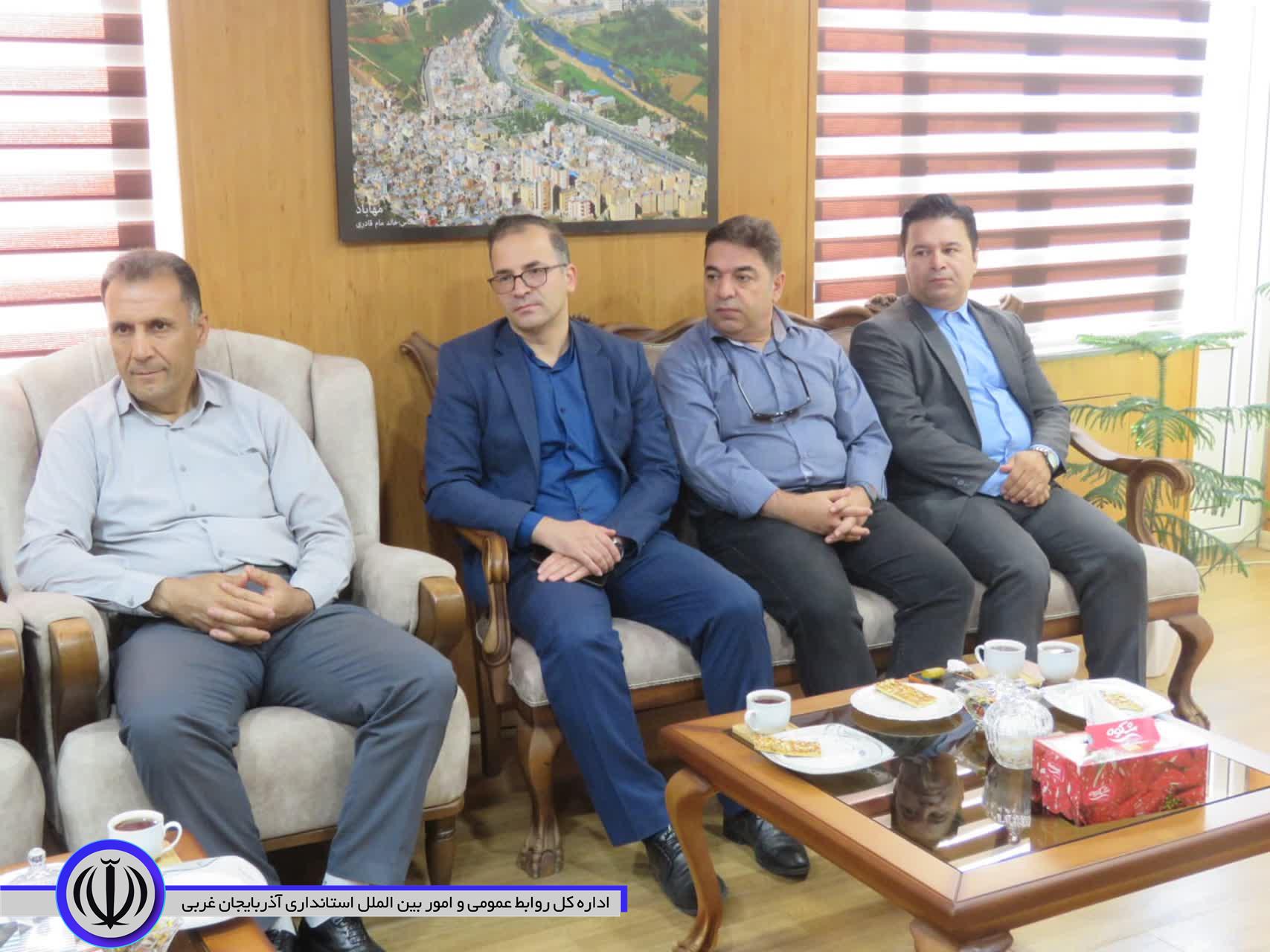 دیدار مدیر کل صدا وسیما با فرماندار مهاباد