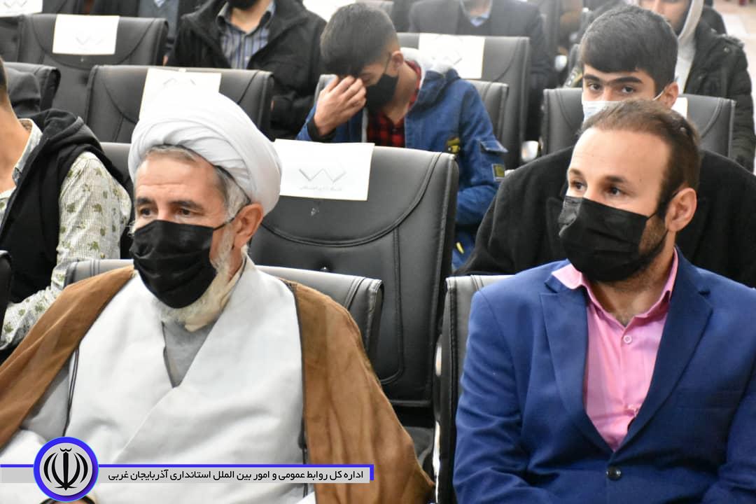 فرماندار مهاباد: فرهنگ ایثار و شهادت برای نسل جوان تببین شود