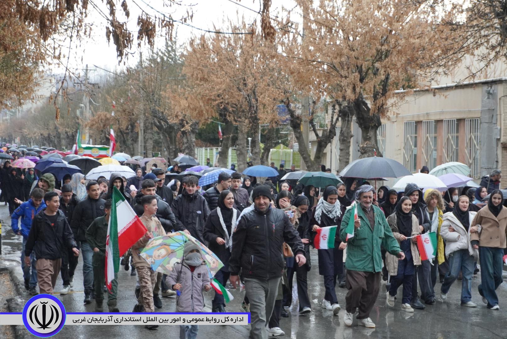 مهابادی‌ها چهل‌وهفتمین سالگرد پیروزی انقلاب اسلامی را زیر باران جشن گرفتند