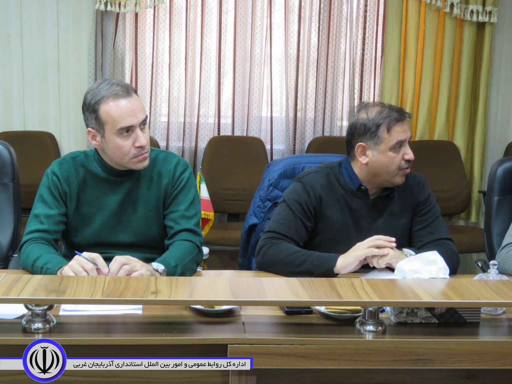 نشست بررسی مسائل و مشکلات روستاهای فاقد دهیاری در مهاباد