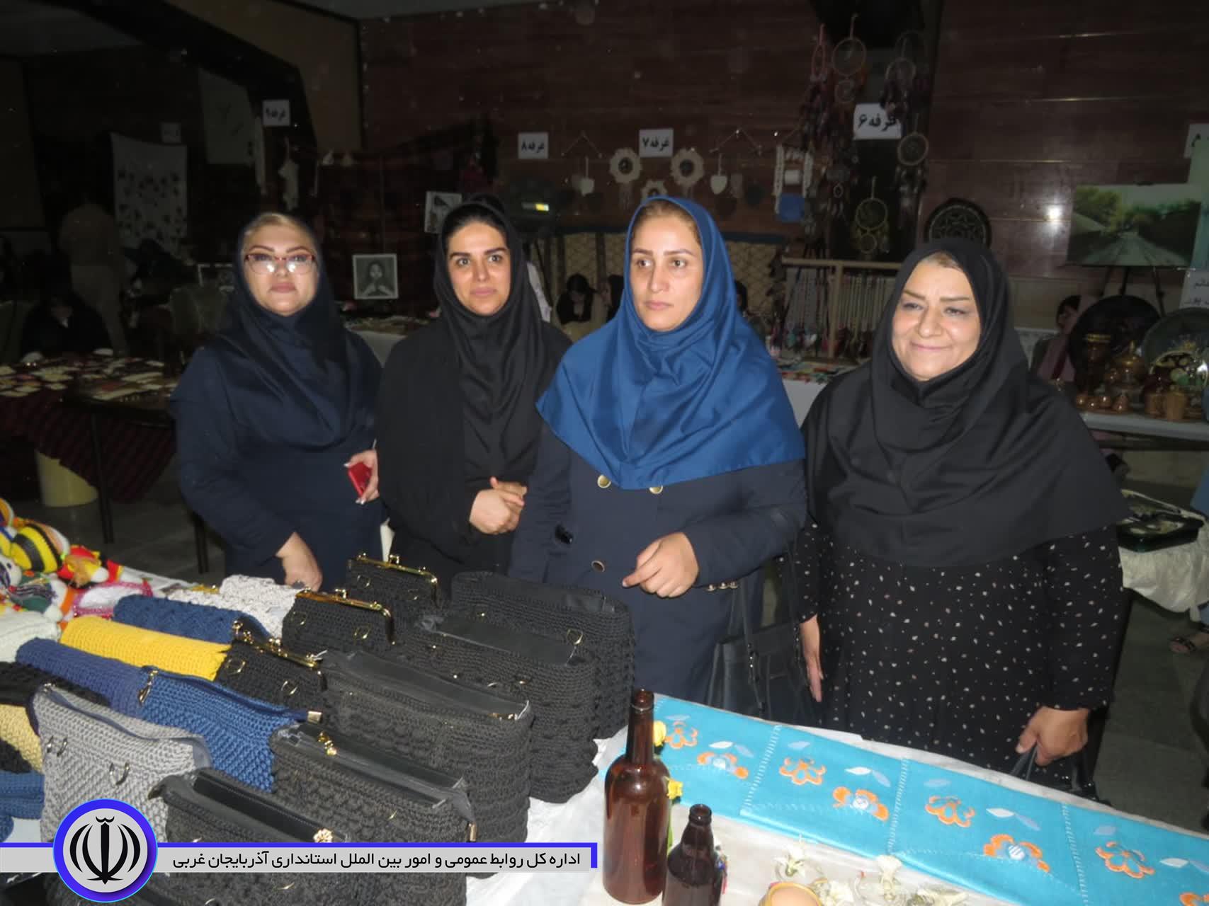 مسوولان مهابادی به دیدار خانواده شهدا رفتند
