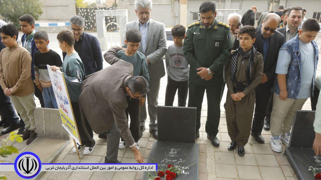 آیین زنگ ایثار و مقاومت و آغاز سال تحصیلی در مدارس مهاباد نواخته شد