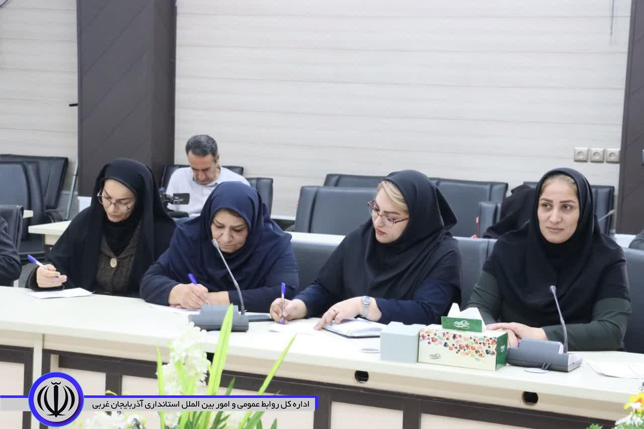 نشست اعضای ستاد حمایت از خانواده و جوانی جمعیت در مهاباد