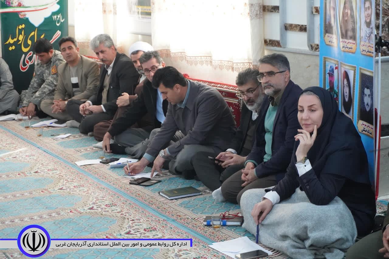 برپایی میزخدمت مسئولان در روستای لج مهاباد