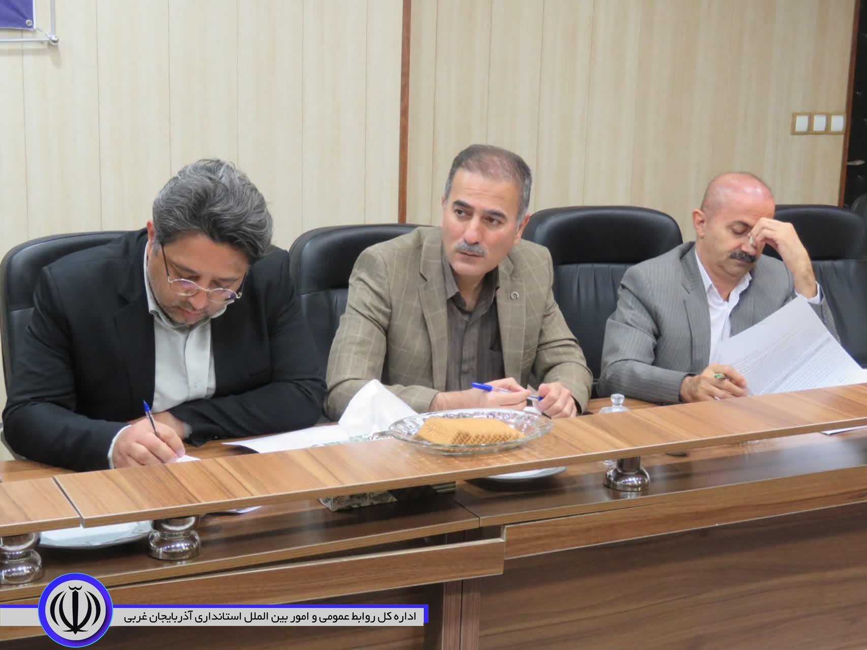 بررسی مسائل و مشکلات روستاهای زیر 20 خانوار وبدون دهیاری در مهاباد