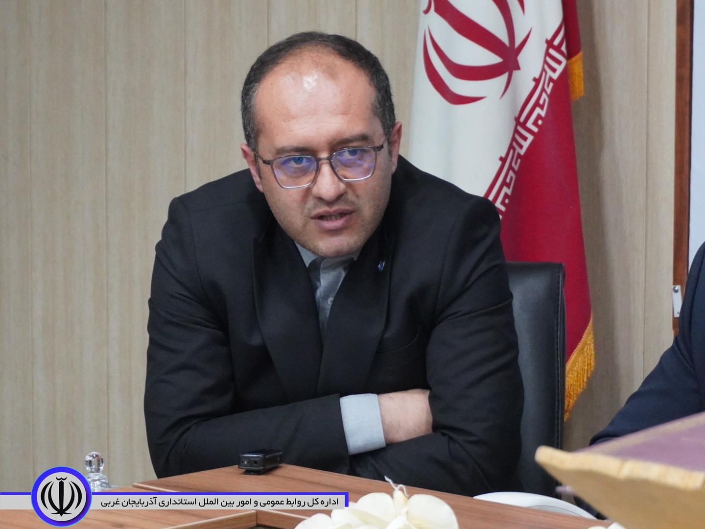 جلسه بررسی وضعیت آب و فاضلاب در مهاباد