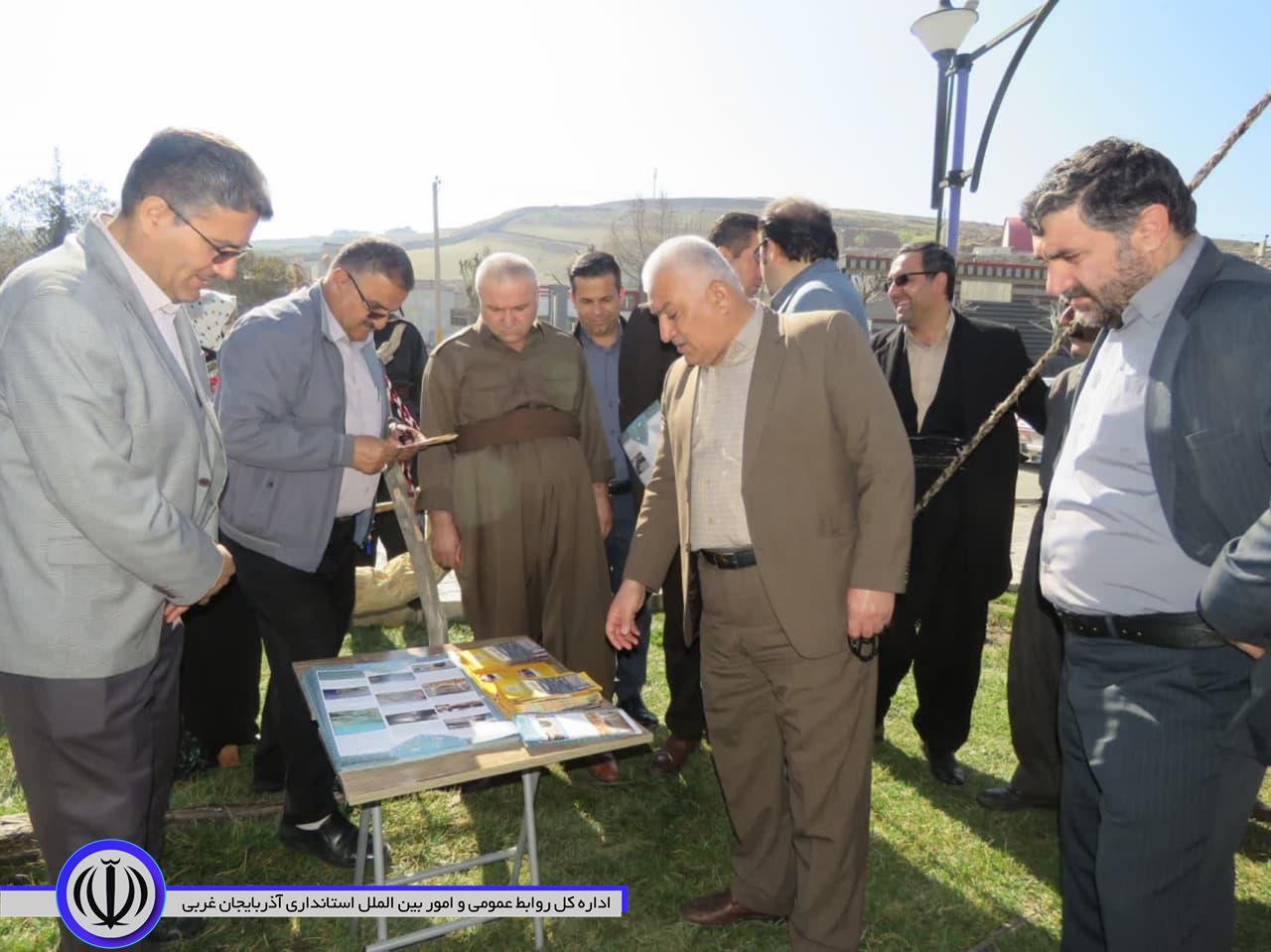 ایستگاههای استقبال از مسافران نوروزی در ورودیهای مهاباد برپا شد