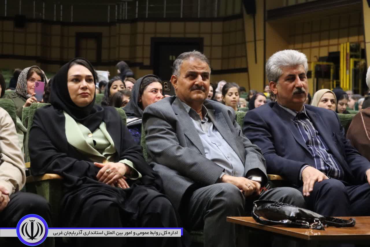 به مناسبت دهه کرامت، آیین گرامیداشت روز دختر در مهاباد برگزار شد