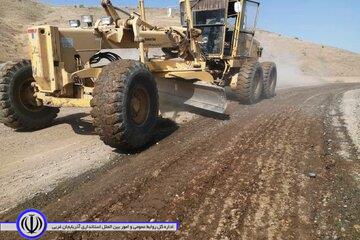 عملیات راهداری در محورهای روستایی مهاباد