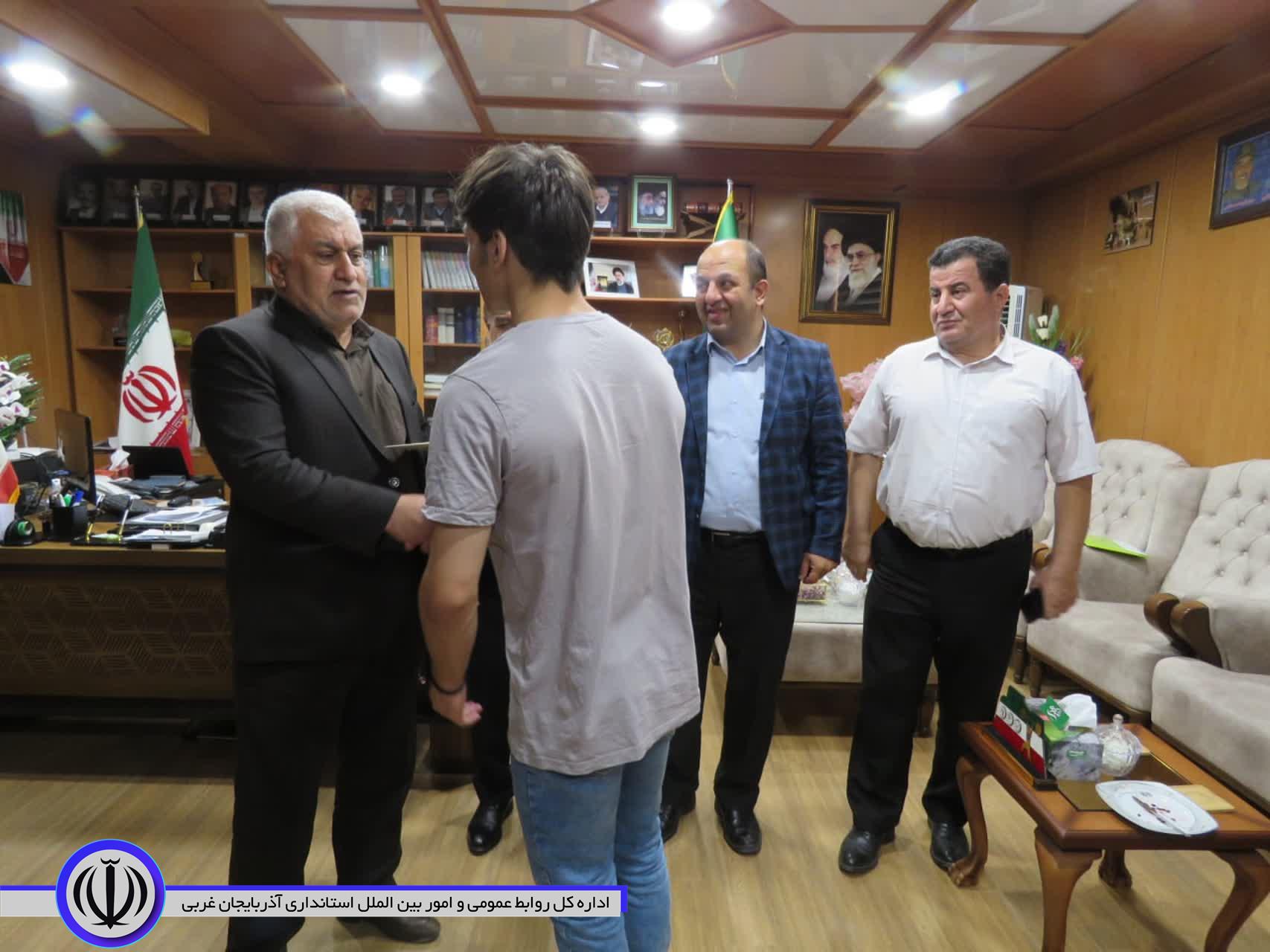 قهرمانان وزنهبرداری در مهاباد مورد تجلیل قرار گرفتند