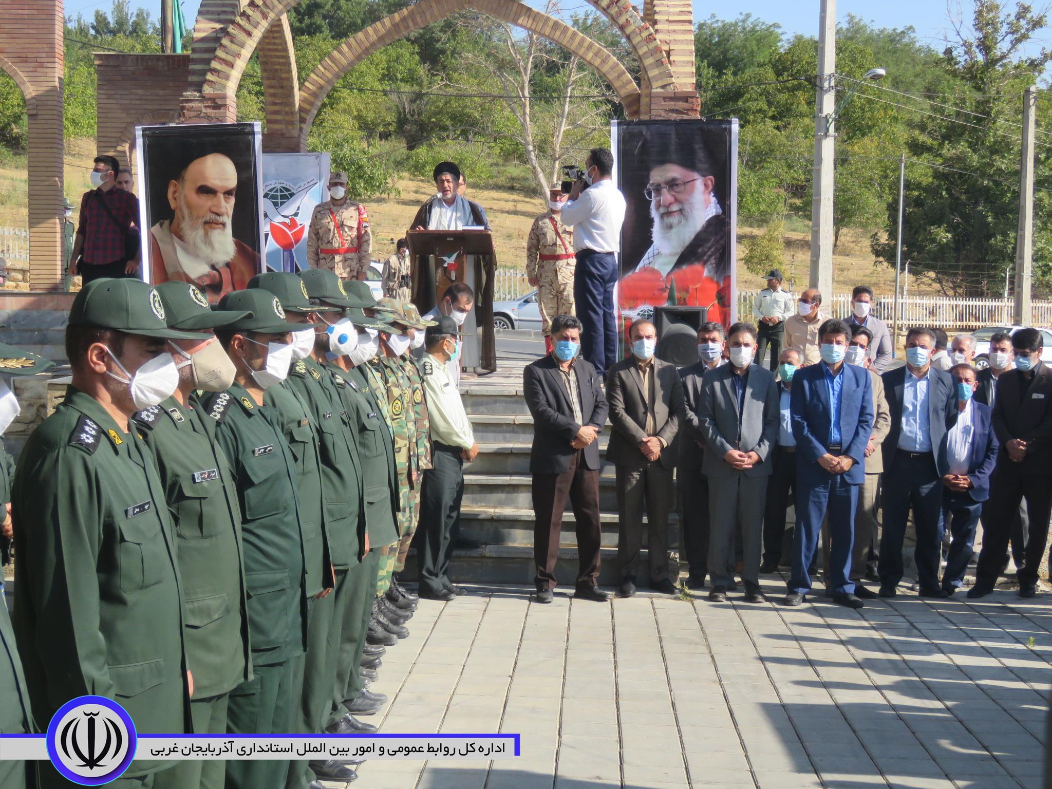 گلزار شهدای مهاباد غبارروبی و عطرافشانی شد