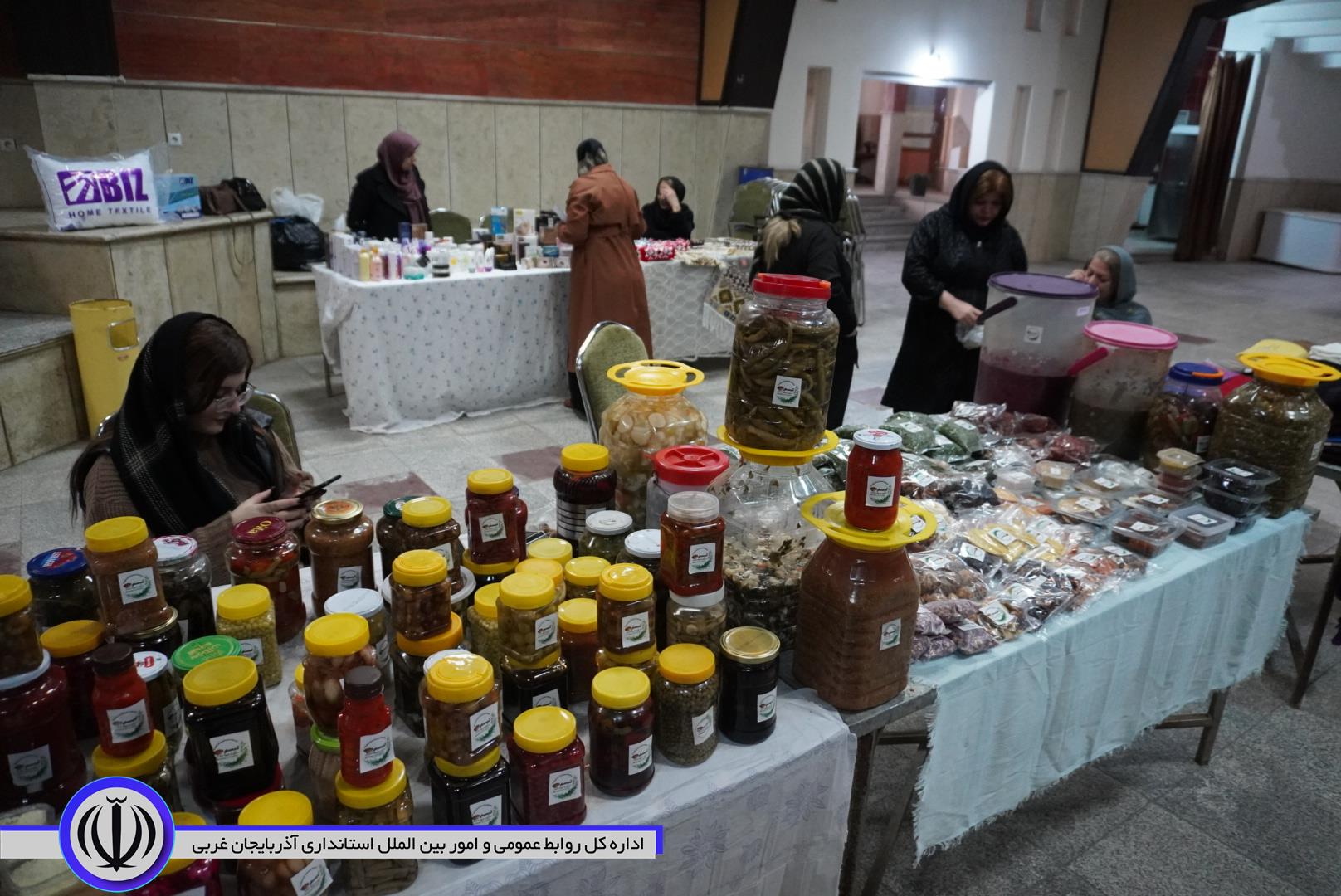 برپایی نمایشگاه صنایع دستی بانوان مهابادی در تالار وحدت