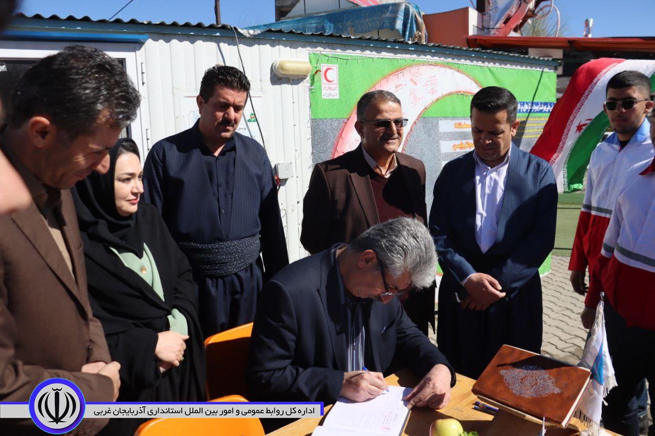 بازدید میدانی سرپرست فرماندار ویژە شهرستان از نمایشگاه صنایع دستی، پایگاه هلال احمر و آتشنشانی مهاباد