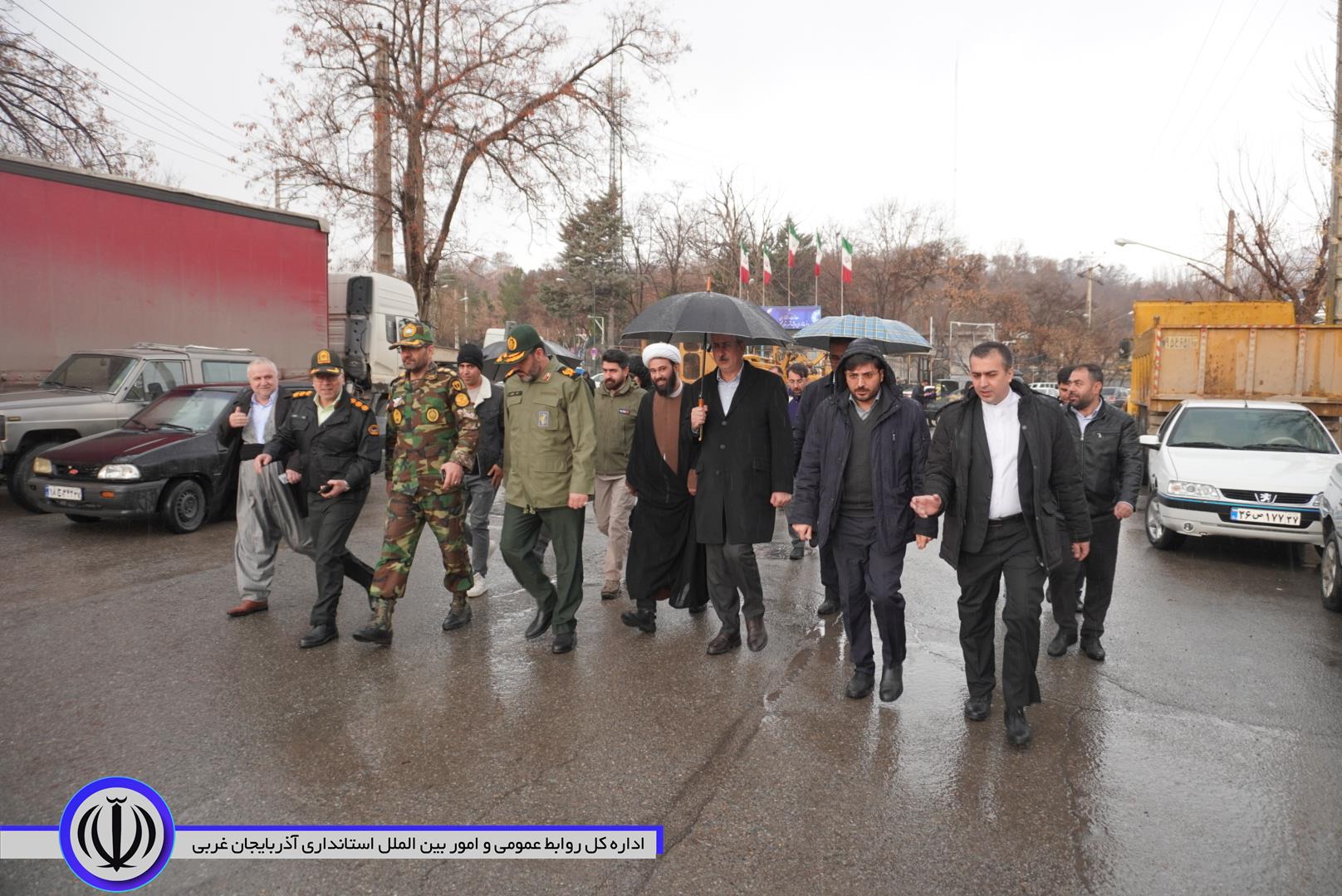 مهابادی‌ها چهل‌وهفتمین سالگرد پیروزی انقلاب اسلامی را زیر باران جشن گرفتند