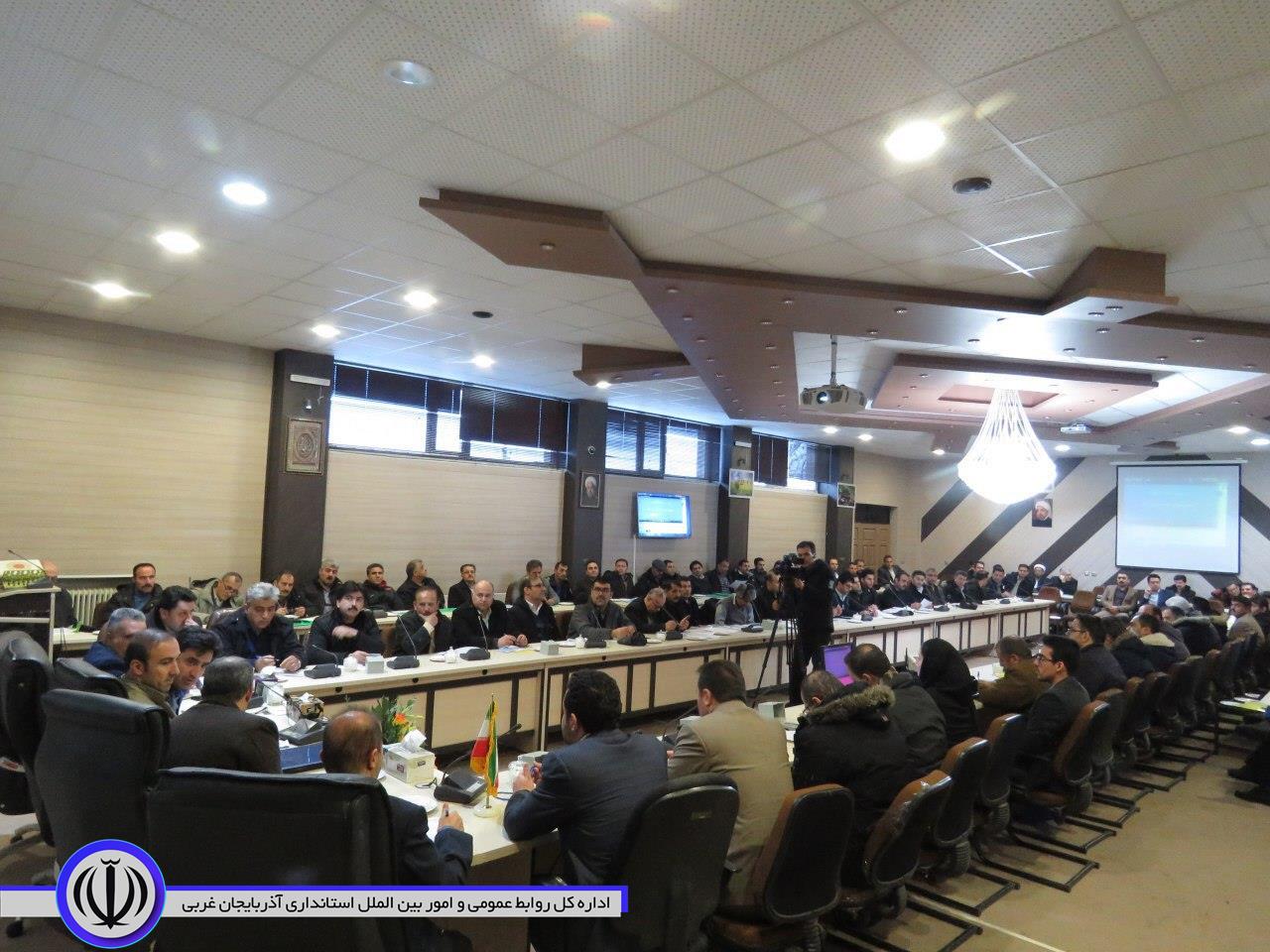 جلسات دوره آموزشی بازرسان شعب اخذ أی در سالن اجتماعات فرمانداری برگزار گردید