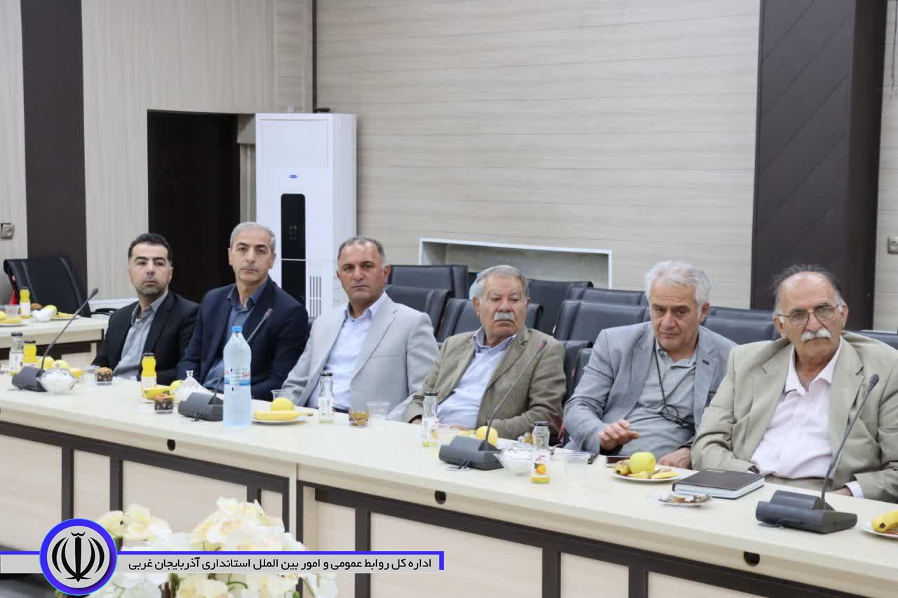 نشست اتاق بازرگانی استانی با فعالان اقتصادی مهاباد