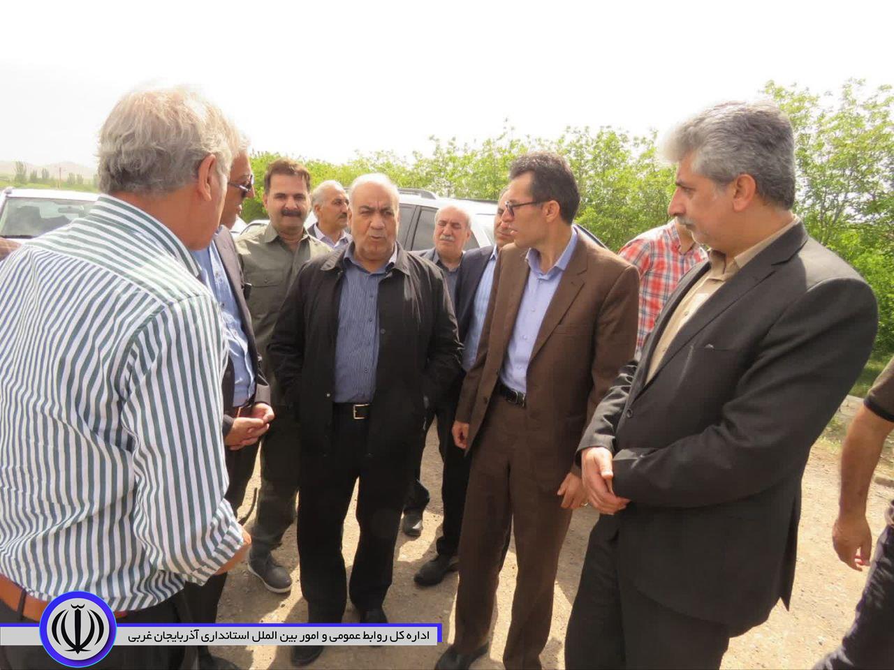 معاون وزیر راه و شهرسازی از پروژههای راه وشهرسازی مهاباد بازدید کرد