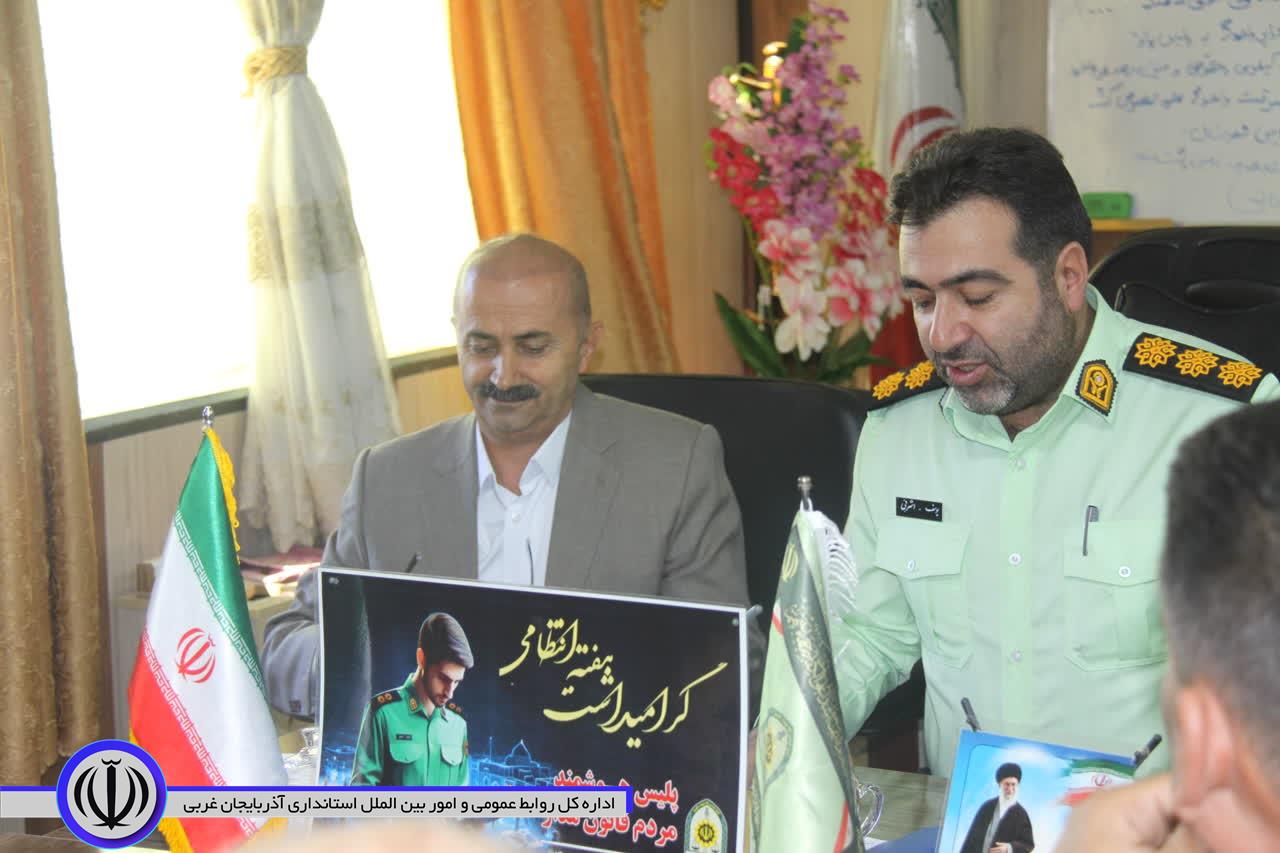 نشست مشترک بخشدار مرکزی مهاباد و دهیاران با فرمانده انتظامی شهرستان