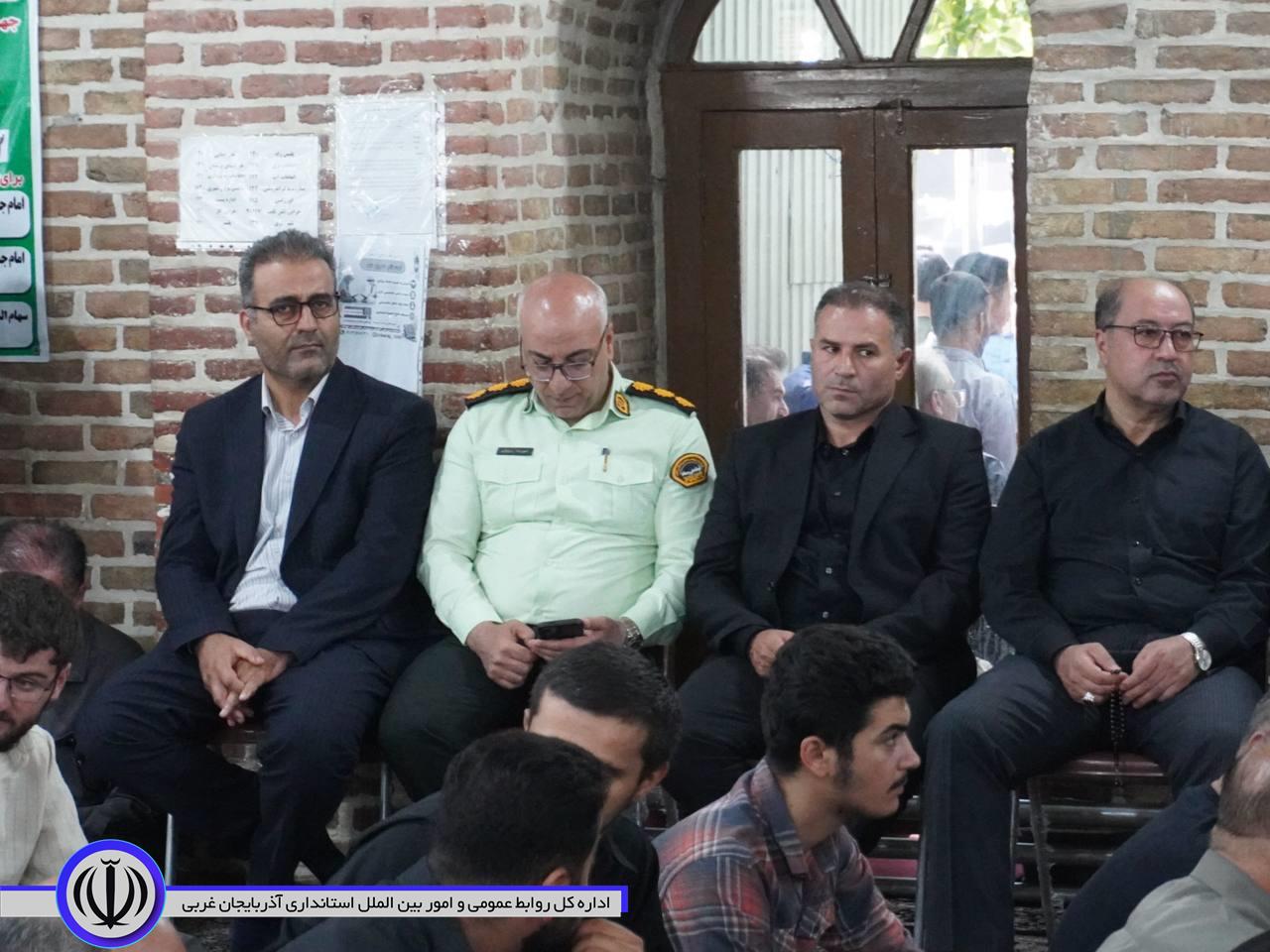 طنین نوای «فراق» در مسجد جامع مهاباد/ حضور مردم در وداع با رهبر شهیدِ ایران