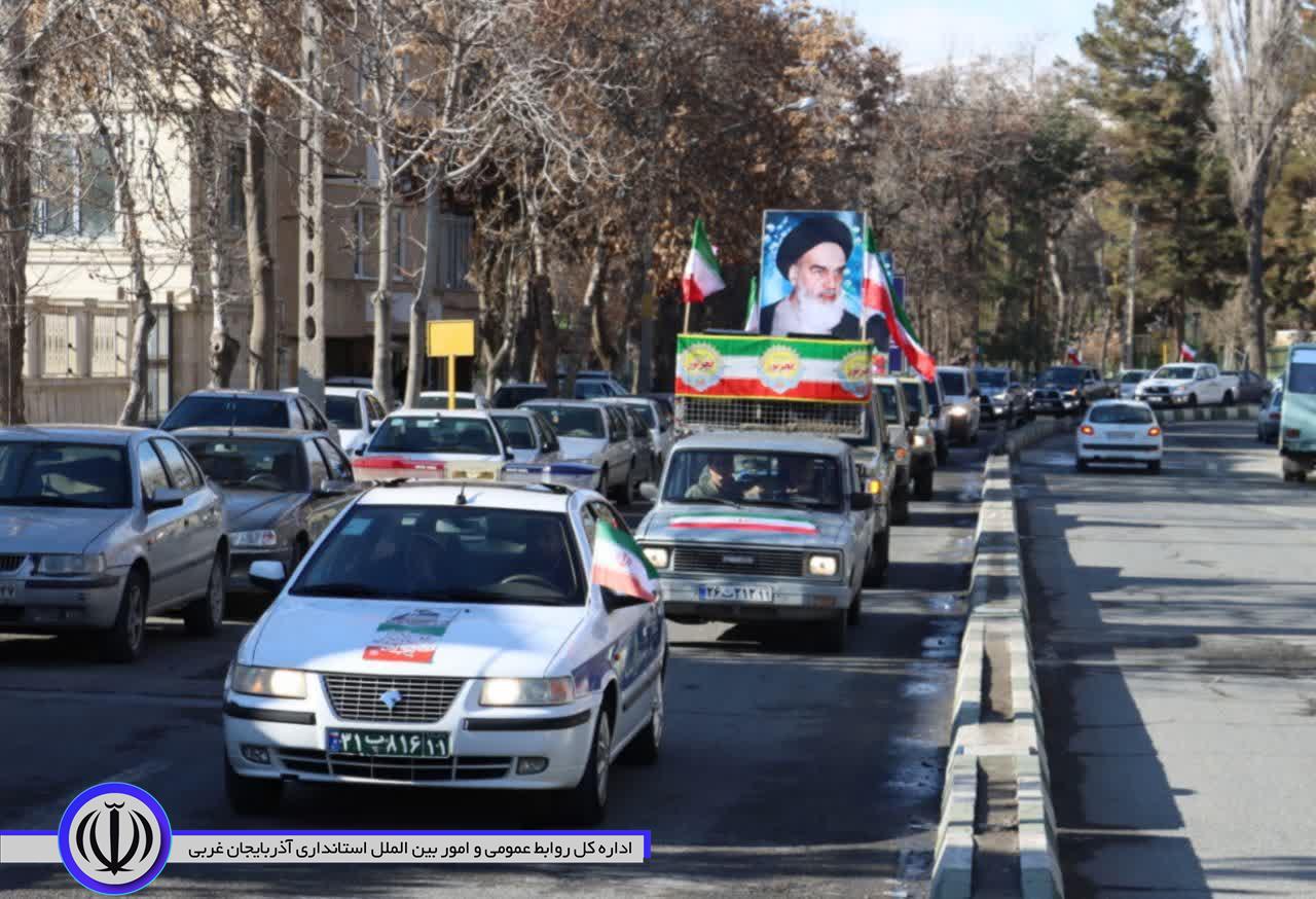 برگزاری رژه خودرویی در مهاباد