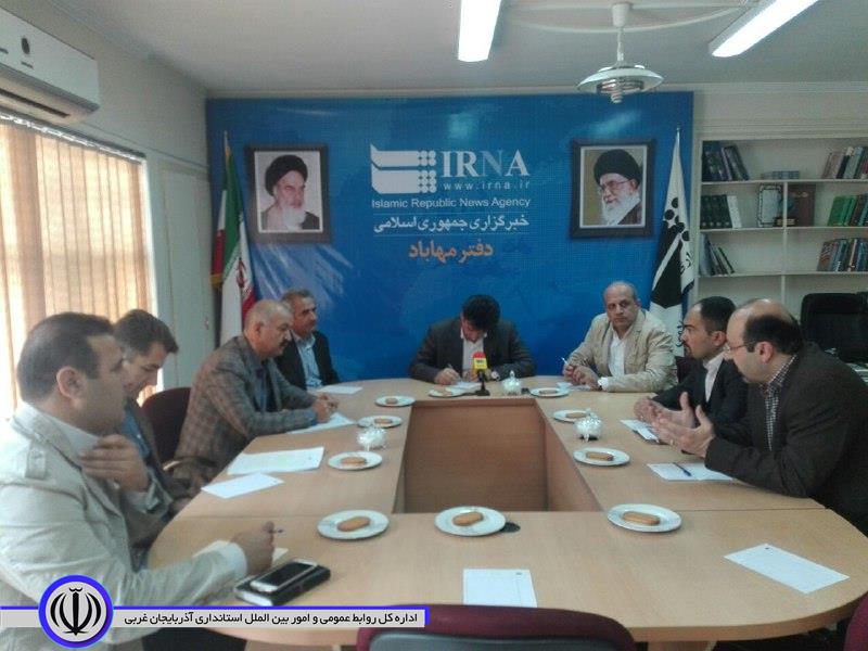 حضور معاون استاندار وفرماندار ویژه شهرستان مهاباد در خبر گزاری ایرنا وبررسی بخشی از مشکلات مربوط به حاشیه سد مهاباد