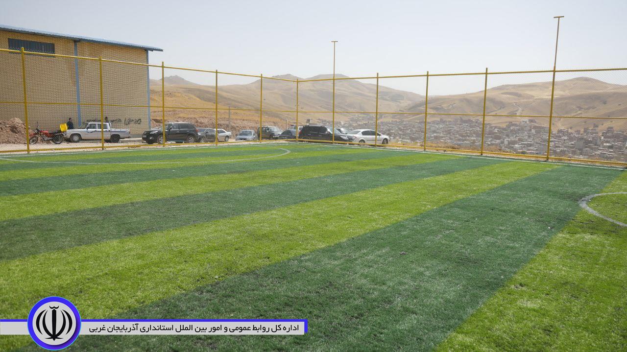 مرکز تفریحی، سرگرمی و چمن مصنوعی در مهاباد افتتاح شد