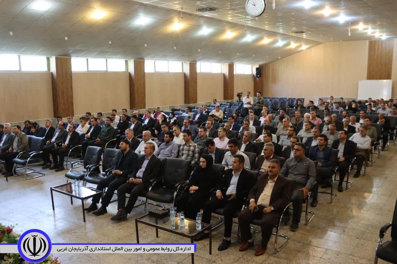 فرماندار مهاباد: کارمندی فرصتی مغتنم برای خدمتگزاری به مردم است