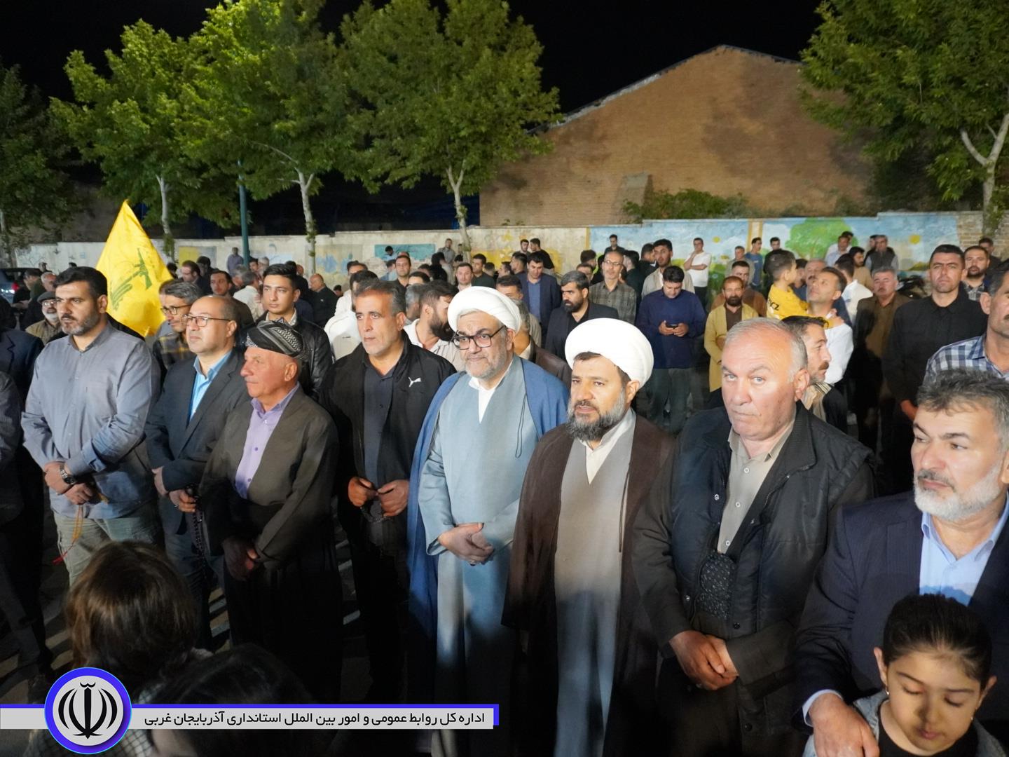 شامگاه پرشور در مهاباد؛ میدان شهدا میزبان پیام همدلی و پایداری مردم
