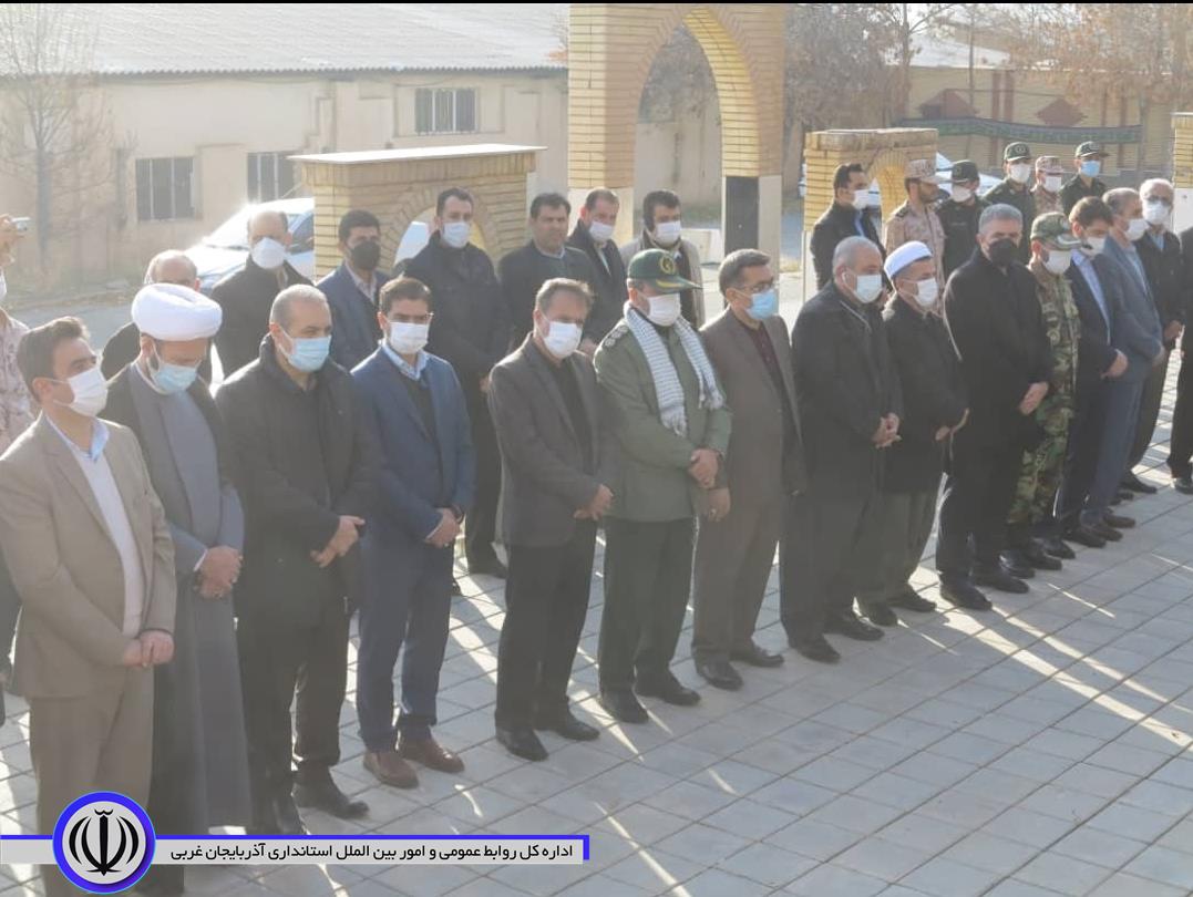 در هفته مبارک بسیج ، مزار مطهر شهداء غبارروبی و گلباران شد