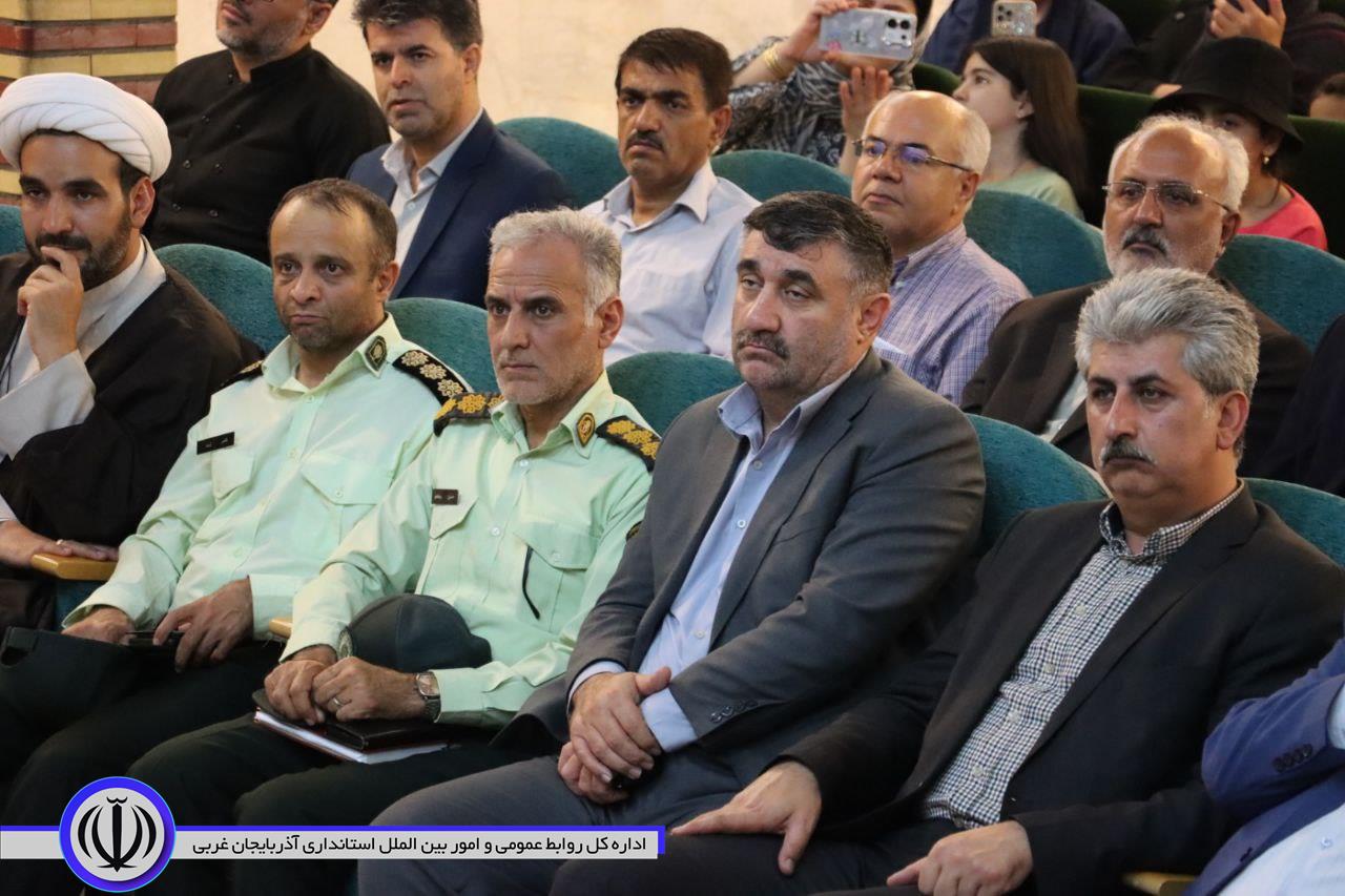 تداوم جشن و سرور و دف نوازی به مناسبت میلاد پیامبر اکرم (ص) و هفته وحدت در مهاباد