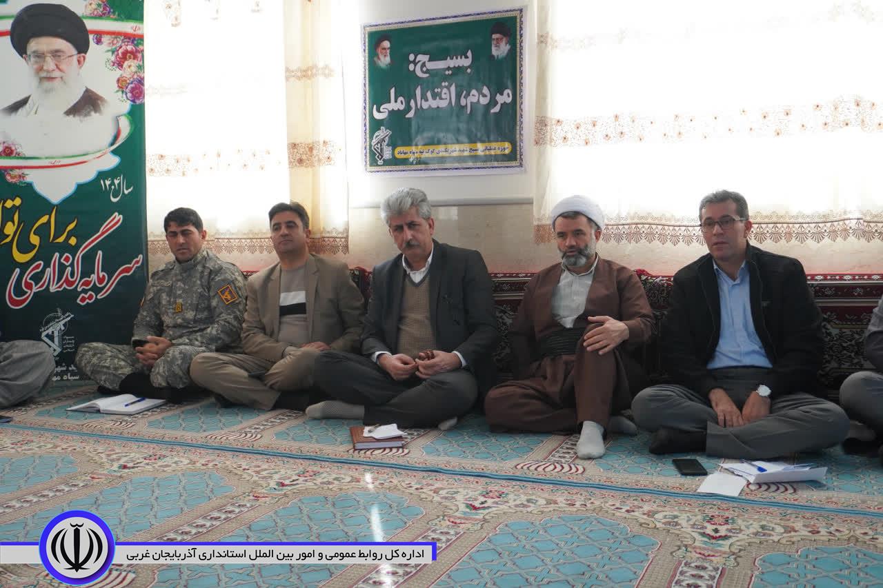 برپایی میزخدمت مسئولان در روستای لج مهاباد